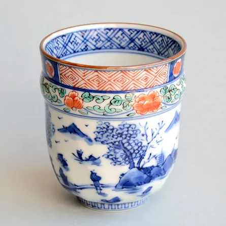 昭阿弥　色絵染山水湯呑