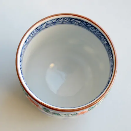 昭阿弥　色絵染山水湯呑