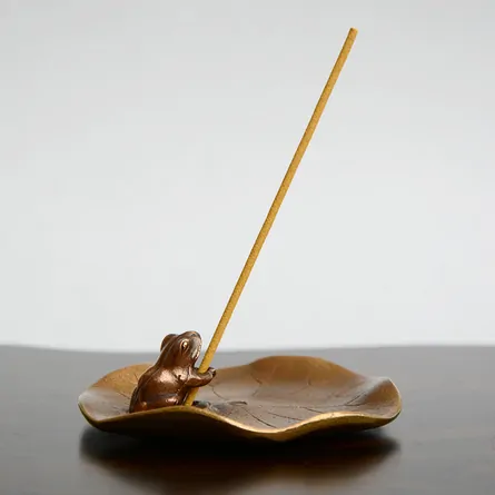 Incense Holder 'Hasu ni Kaeru'