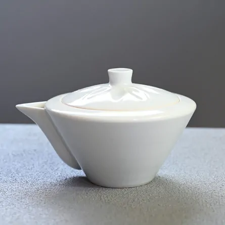 白磁宝瓶