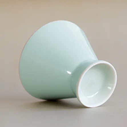 青磁反型湯呑 小