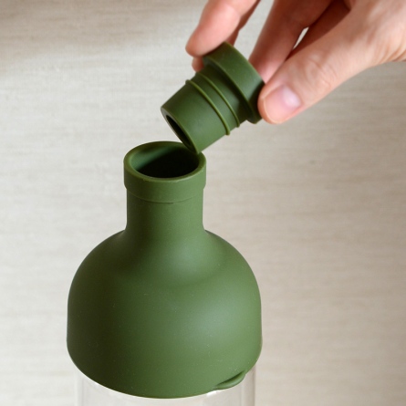 HARIO olive green mizudashi tea maker