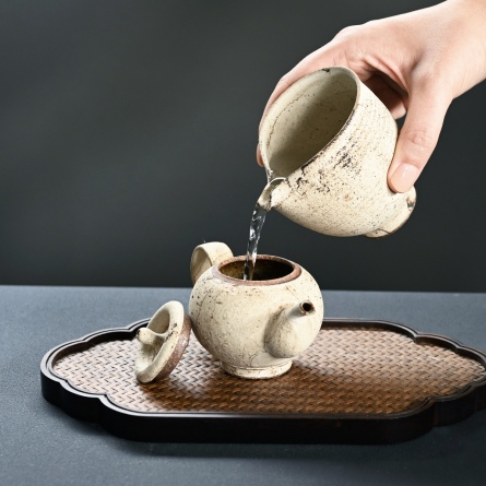 錆白泥果実茶壺