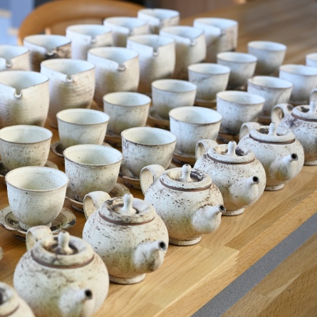 錆白泥果実茶壺