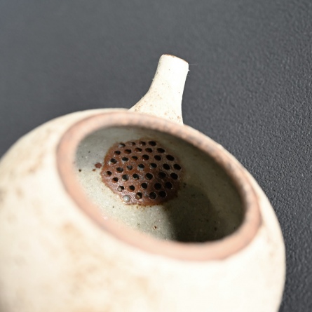 錆白泥果実茶壺