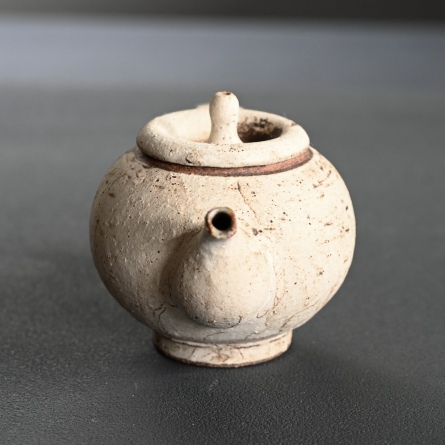 錆白泥果実茶壺
