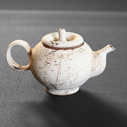 錆白泥果実茶壺