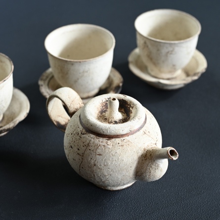 錆白泥果実茶壺