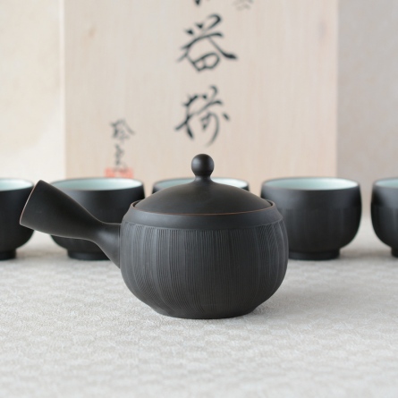 Kuro Yōhen Kushime Tea Set
