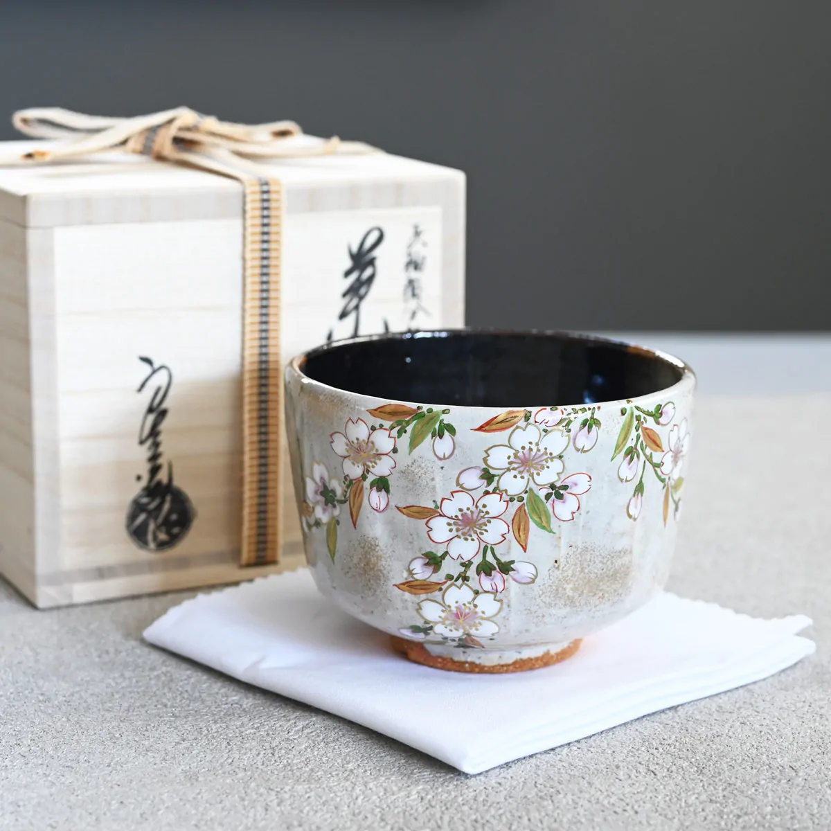 茶碗 香林 掛分 枝垂桜 共箱あり　湯呑 茶器 茶道具 灰釉掛分 枝垂桜絵茶碗 (共箱)中村良二 - 茶道具販売 栗林園