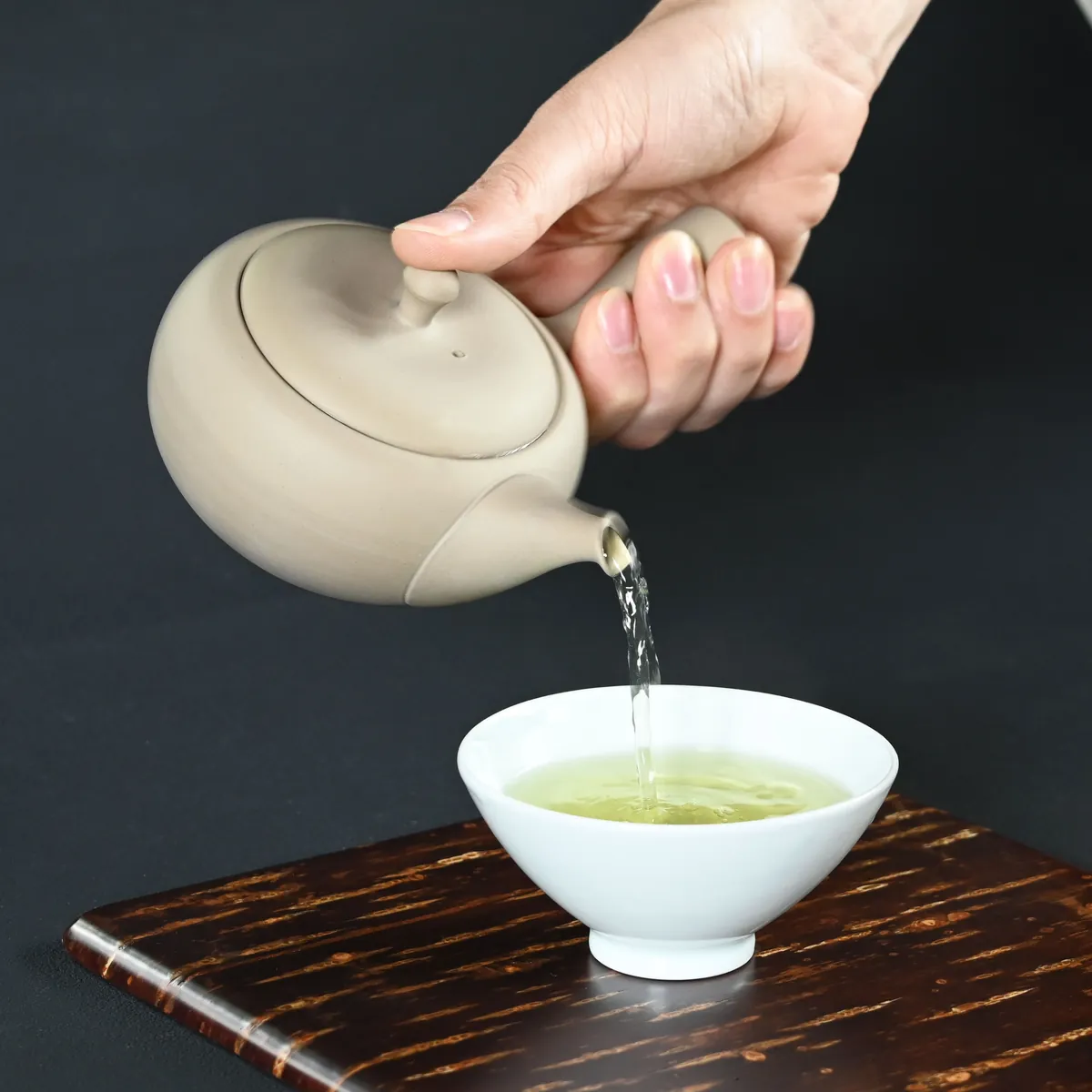 高資白泥いぶし菊丸急須 大 急須 横手急須 - Sazen Tea