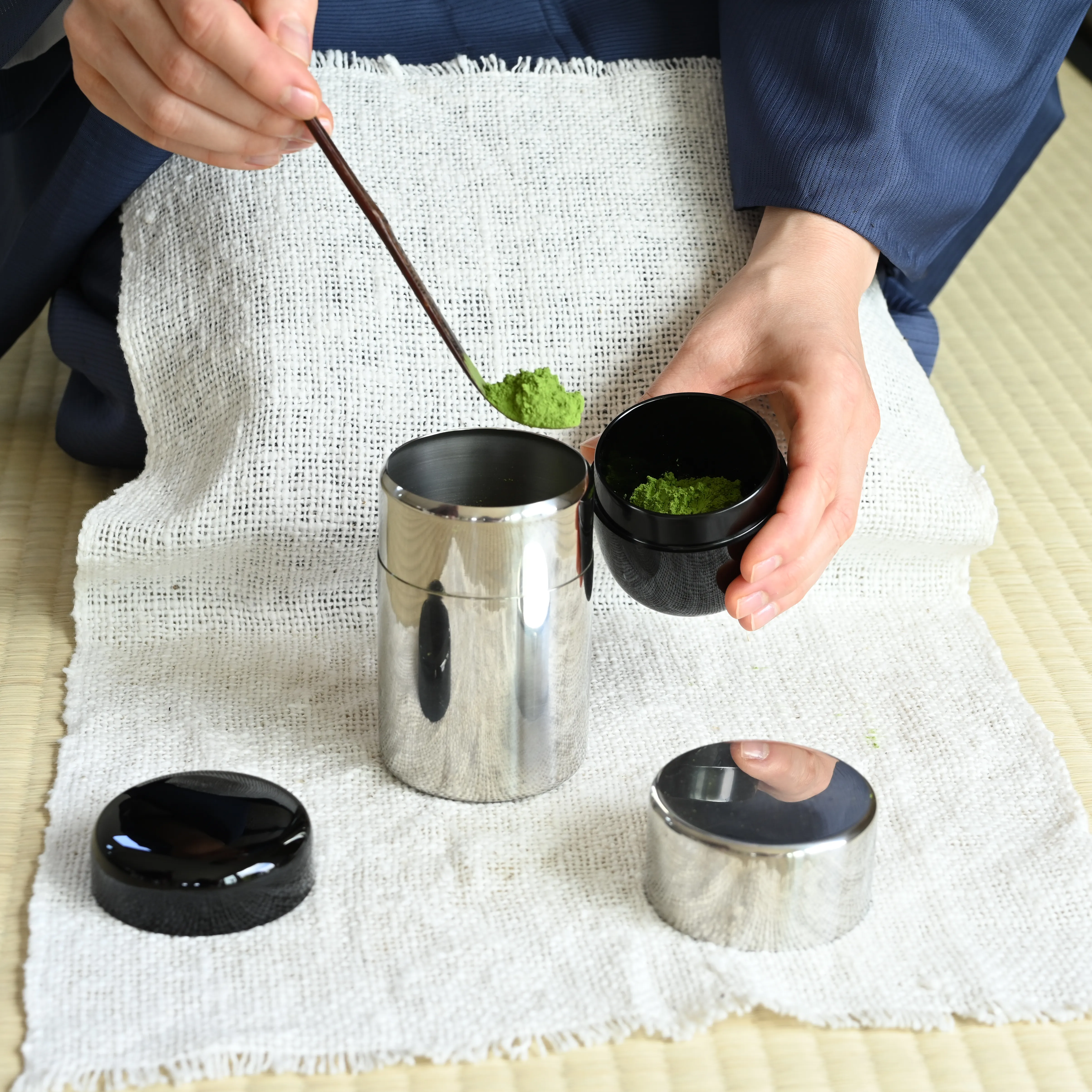 近藤さんの茶ふるい缶 茶道具 茶筒 & 茶入 - Sazen Tea