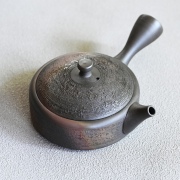 玉光　火窯変松皮平急須