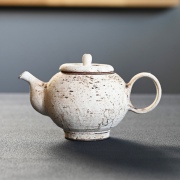 錆白泥果実茶壺