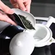 茶荷白線流し