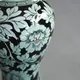 青磁牡丹紋梅瓶